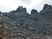 Dal MONTE MADONNINO (2502 m.), salito dalla ripida cresta nord e sceso dal pietroso canalone ovest,ai LAGHI DEI CURIOSI, CABIANCA e ZELTO, il 22 settembre 2013 - FOTOGALLERY